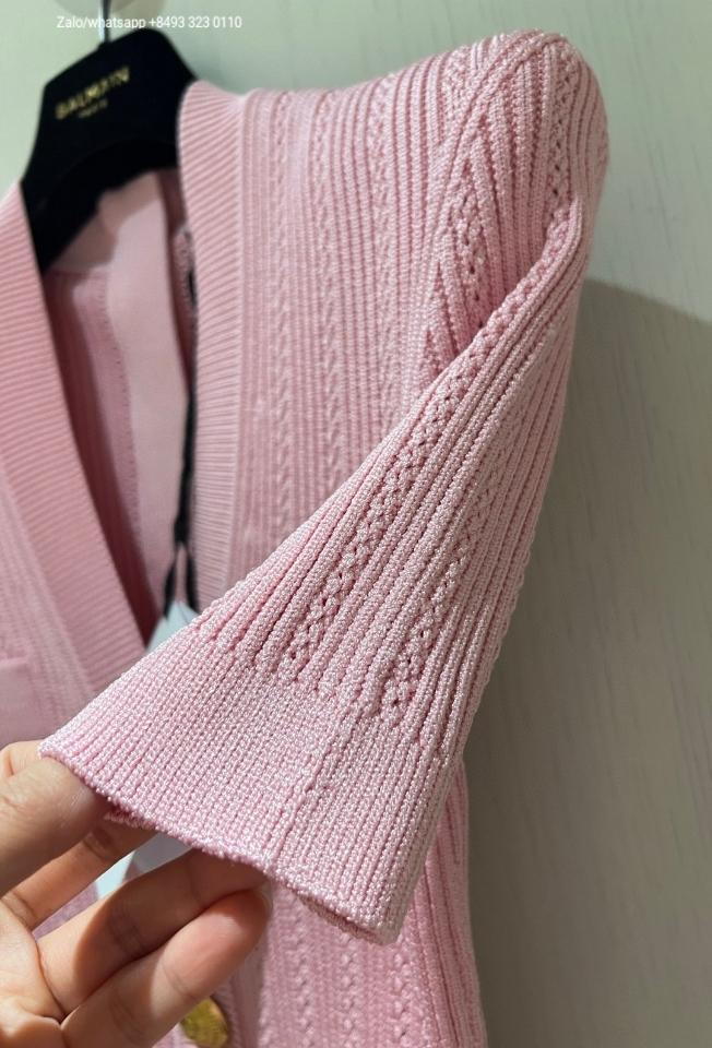BALMAIN
V-Neck Short-Sleeve Strong-Shoulder Pointelle Knit Mini Dress pink CF0R6032KF24 V3-duoc-ban-tai-Hvip Bags & Accessories
