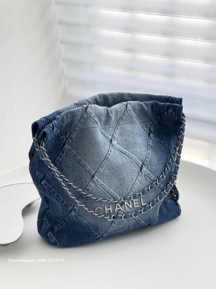 CHANEL 22 Small HANDBAG
Denim blue & dark-Tone Metal
Blue C2  -duoc-ban-tai-Hvip Bags & Accessories