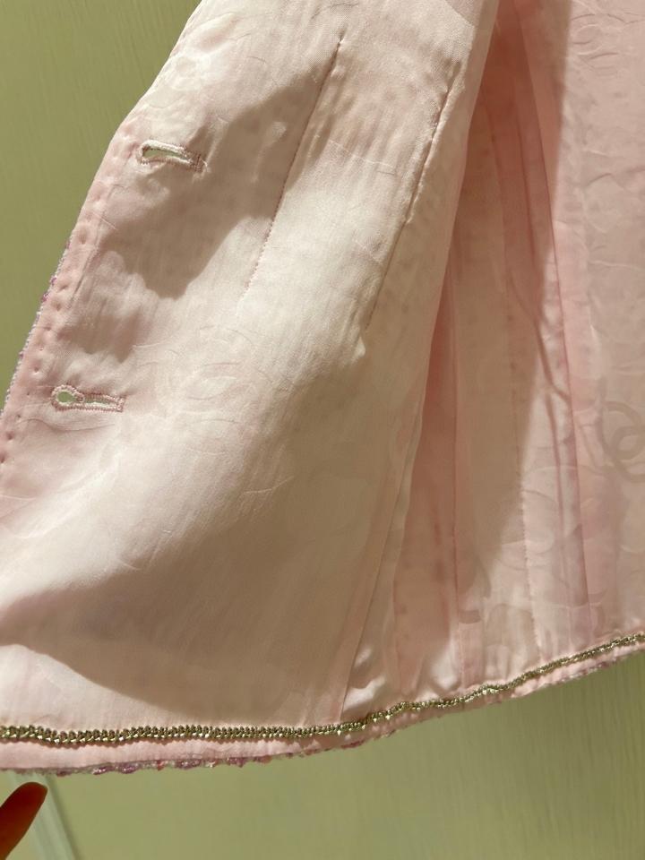 Chanel Vest
 
Iridescent Cotton & Wool Tweed 
Pink & Ecru
P78973-V71122-NADQW-duoc-ban-tai-HVIP Shoes & Clothes