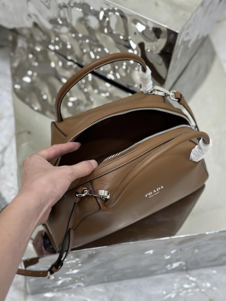 Prada 
Medium leather Prada Supernova handbag 1BA365 Cognac-duoc-ban-tai-Hvip Bags & Accessories
