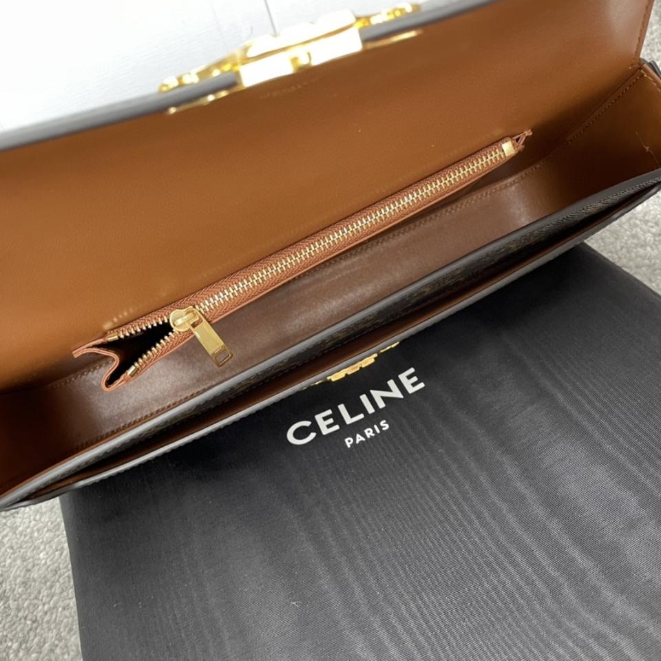 CELINE CHAIN SHOULDER BAG  IN TRIOMPHE CANVAS 
Tan 197412-duoc-ban-tai-Hvip Bags & Accessories