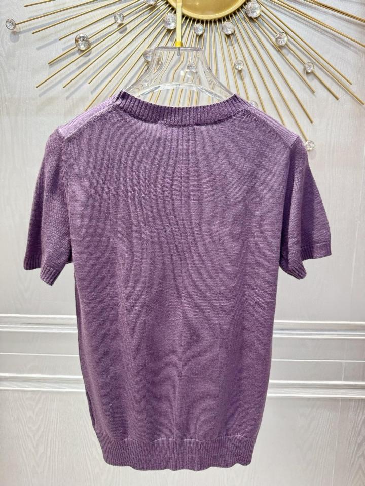 Miu Miu Cashmere sweater

Mauve MML842_13S1_F0203_S_232 V4-duoc-ban-tai-Hvip Bags & Accessories