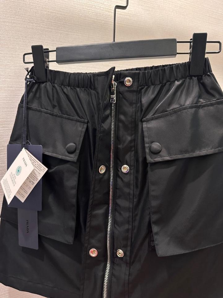 Prada
Re-Nylon miniskirt-duoc-ban-tai-HVIP Shoes & Clothes