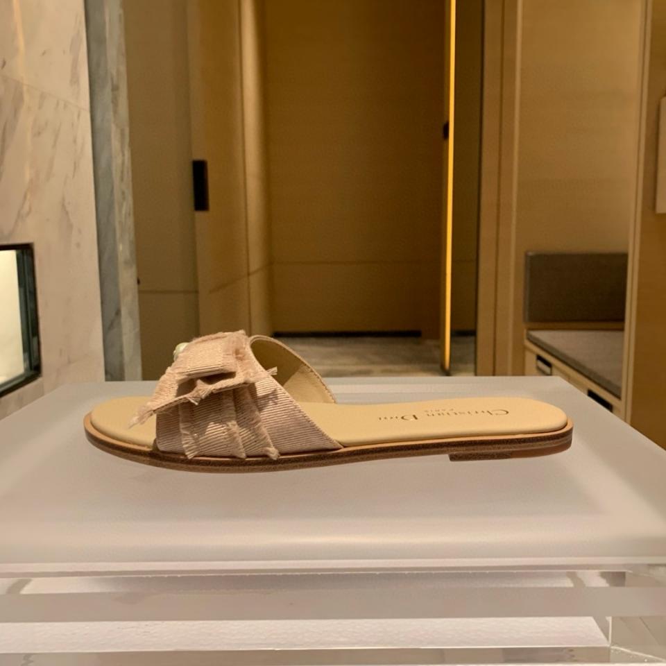 Dior Adiorable Slide
Nude Fringed Grosgrain
KCO282GGN -duoc-ban-tai-HVIP Shoes & Clothes