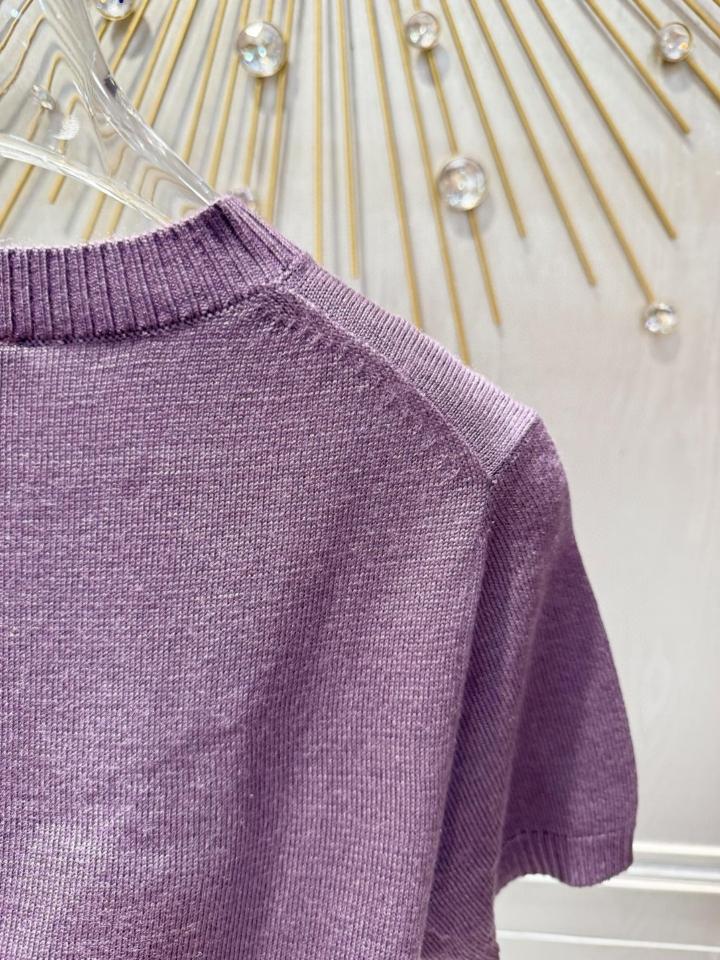 Miu Miu Cashmere sweater

Mauve MML842_13S1_F0203_S_232 V4-duoc-ban-tai-Hvip Bags & Accessories