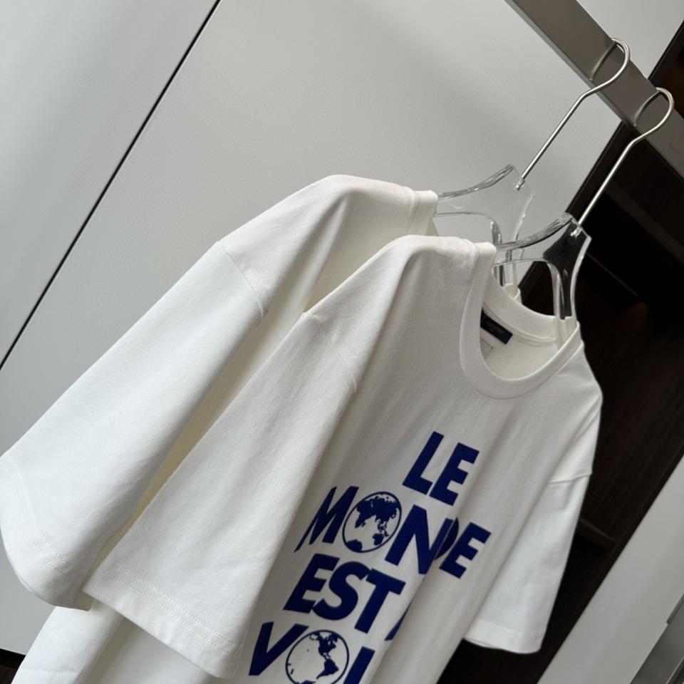 Louis Vuitton 1AHCW5
Graphic Cotton T-Shirt-duoc-ban-tai-HVIP Shoes & Clothes