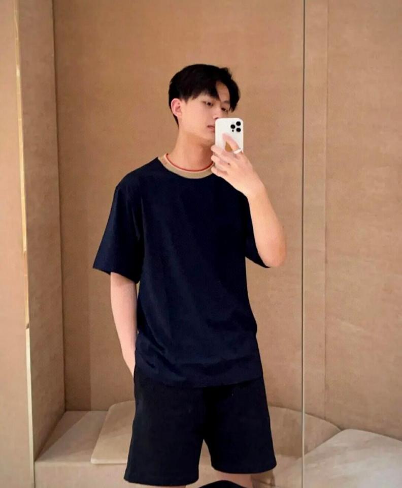 Burberry Men's cotton t-shirt neck logo black -duoc-ban-tai-HVIP Shoes & Clothes