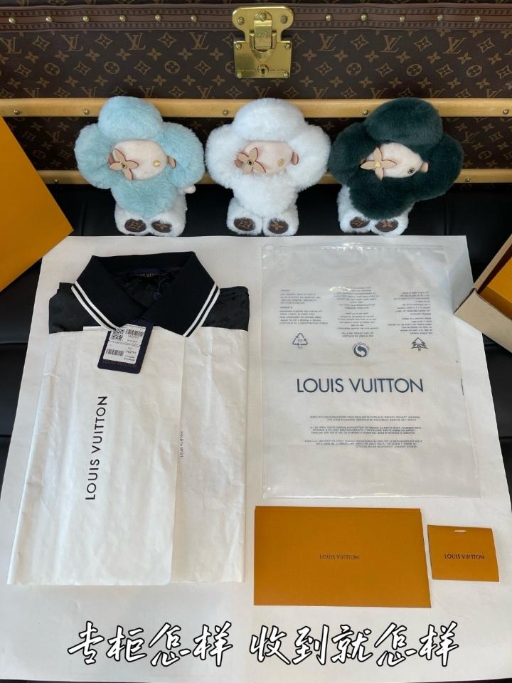 Louis Vuitton 1AGTP1
Monogram Moire Jacquard Short-Sleeved Silk Shirt 1-duoc-ban-tai-HVIP Shoes & Clothes