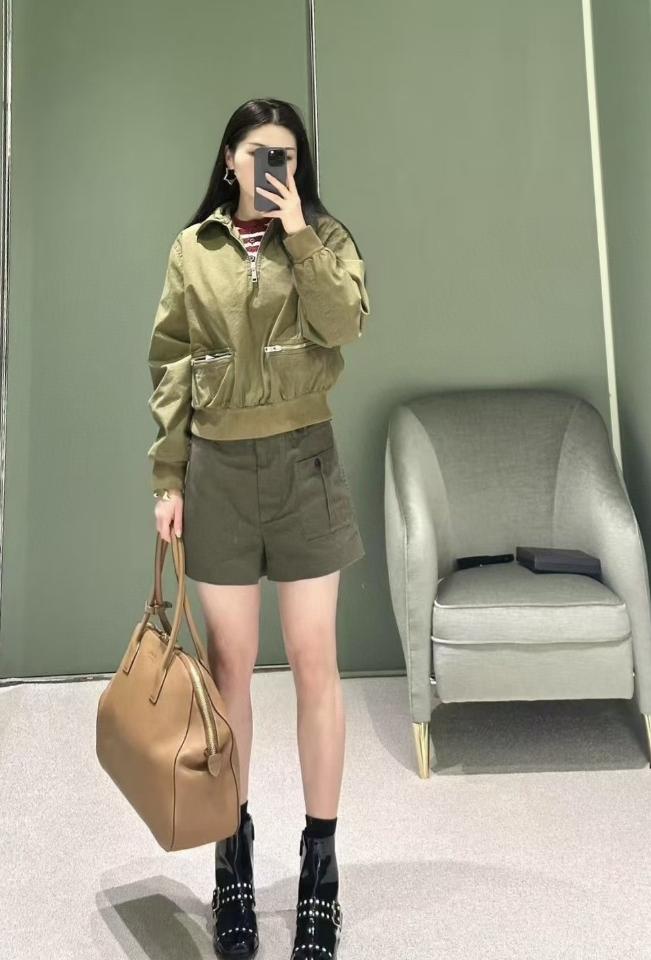 Prada
chevron shorts in khaki green-duoc-ban-tai-HVIP Shoes & Clothes