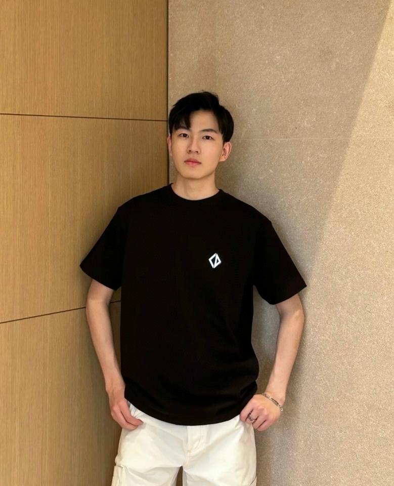 Dior CD Diamond T-Shirt, Relaxed Fit
Black Cotton Jersey 593J696A0554_C980 1-duoc-ban-tai-HVIP Shoes & Clothes