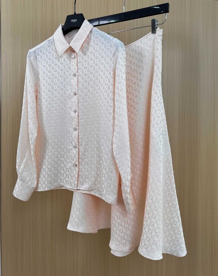 Fendi Skirt
Pink FF silk skirt FQ7655AUQGF1RX0-duoc-ban-tai-HVIP Shoes & Clothes