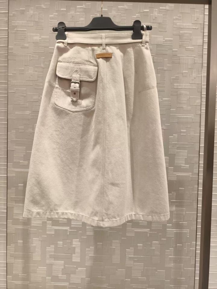 Dior Belted Skirt
Ecru Cotton Denim with Dior Oblique Interior
 522J72A3050_X0200-duoc-ban-tai-HVIP Shoes & Clothes