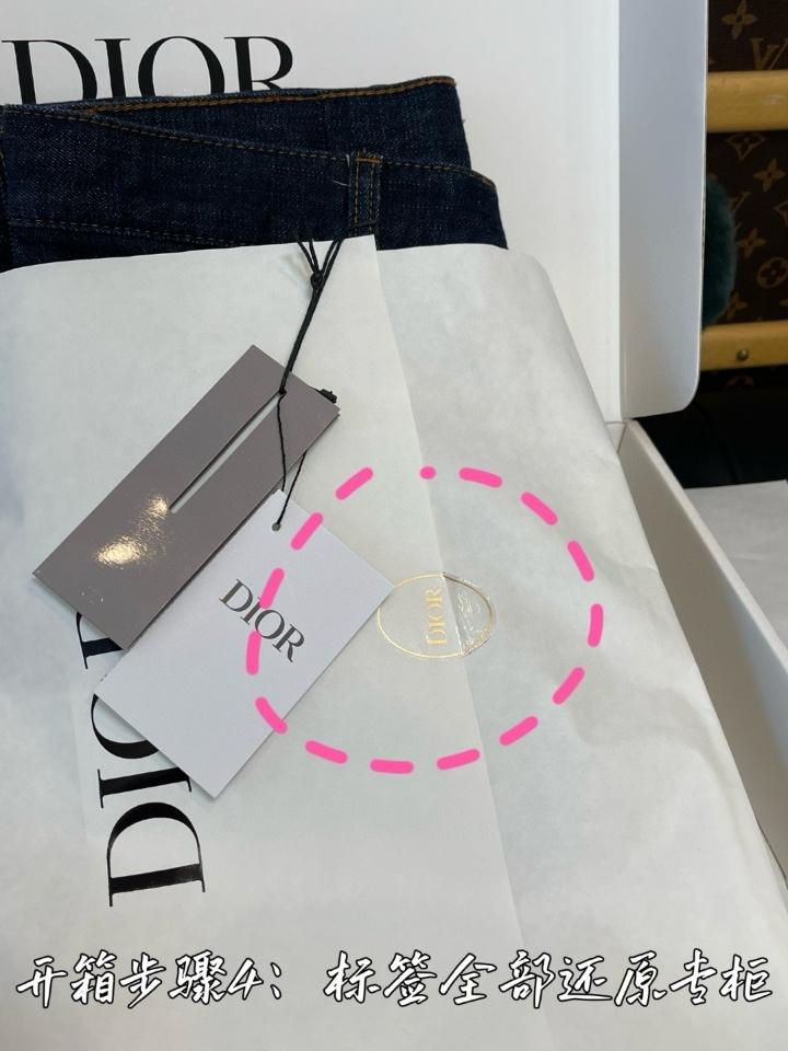 Dior Slim-Fit Dior Oblique Jeans
Blue Raw Cotton Denim 193DS10J374X_C580-duoc-ban-tai-HVIP Shoes & Clothes