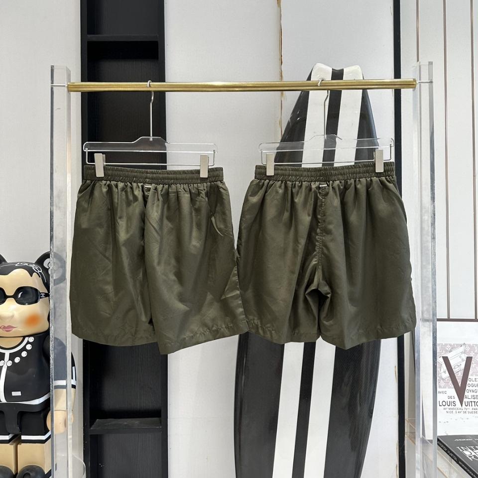 Louis Vuitton 1AFQ75
Monogram Nylon Swim Board Shorts khaki -duoc-ban-tai-HVIP Shoes & Clothes