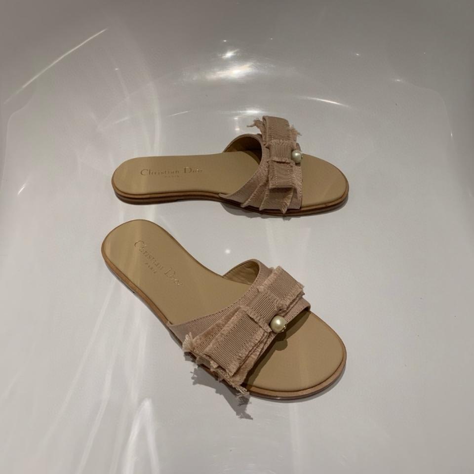 Dior Adiorable Slide
Nude Fringed Grosgrain
KCO282GGN -duoc-ban-tai-HVIP Shoes & Clothes