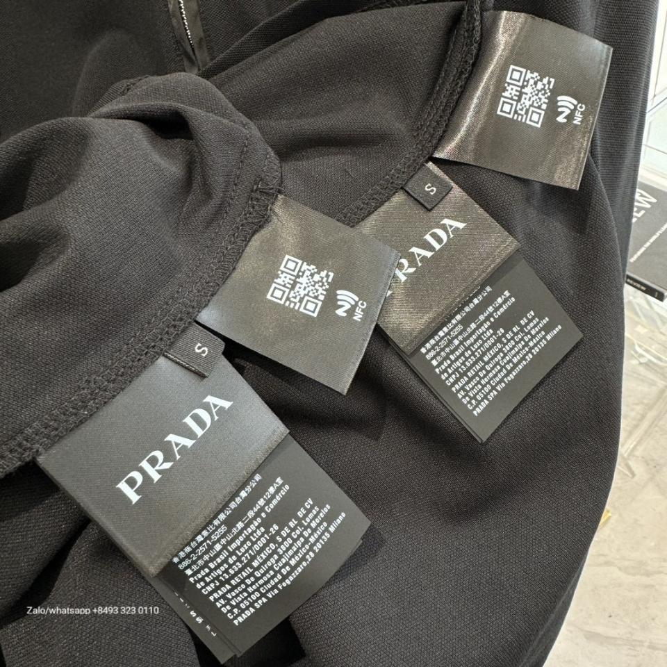 Prada Long-sleeved piqué and Re-Nylon polo shirt

-duoc-ban-tai-Hvip Bags & Accessories