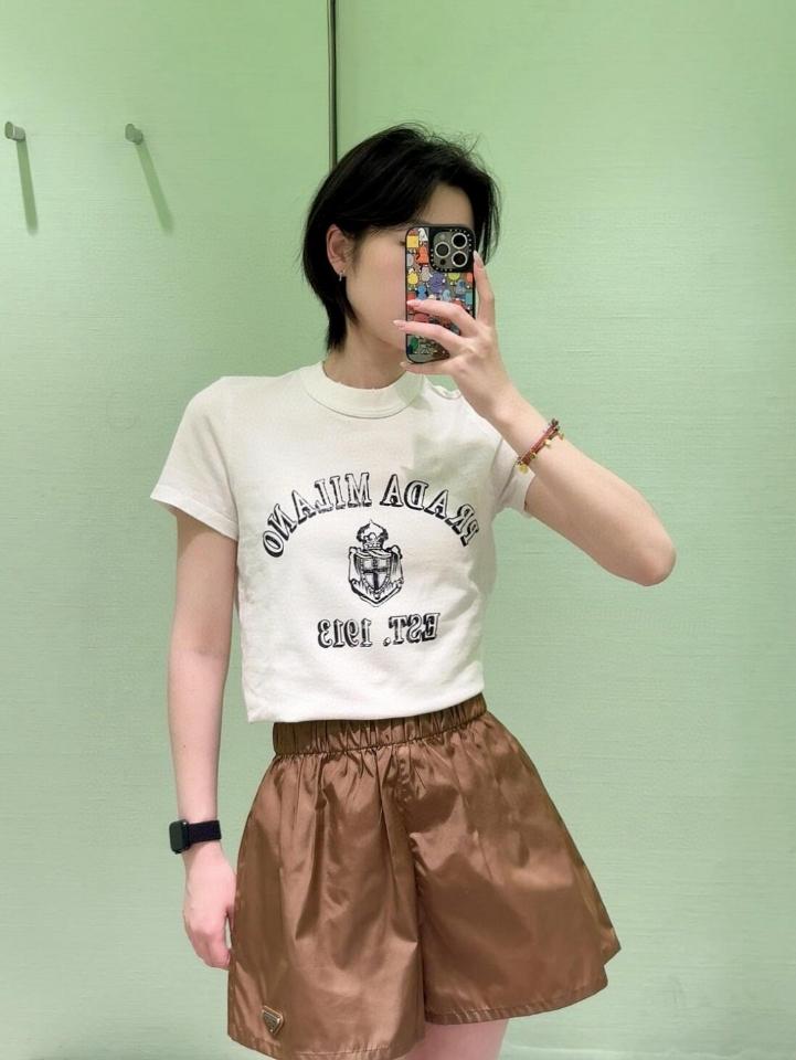 Prada Re-Nylon shorts Cork Beige-duoc-ban-tai-HVIP Shoes & Clothes