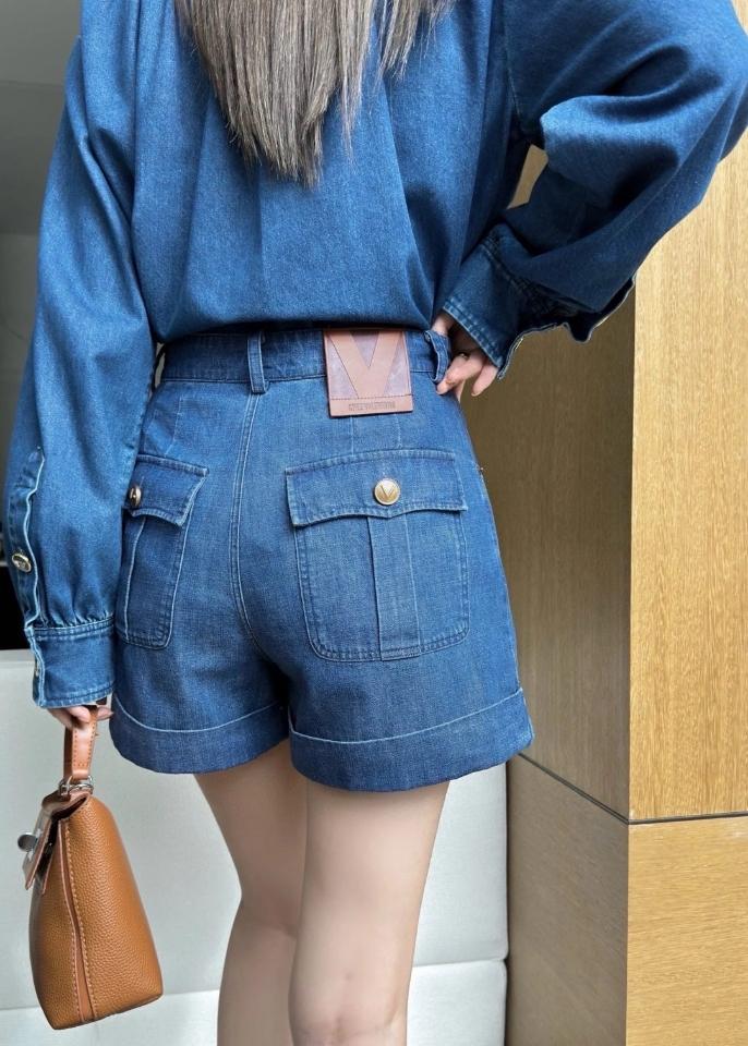 Valentino LIGHTWEIGHT DENIM SHORTS 6B3DD18S94C_558-duoc-ban-tai-HVIP Shoes & Clothes