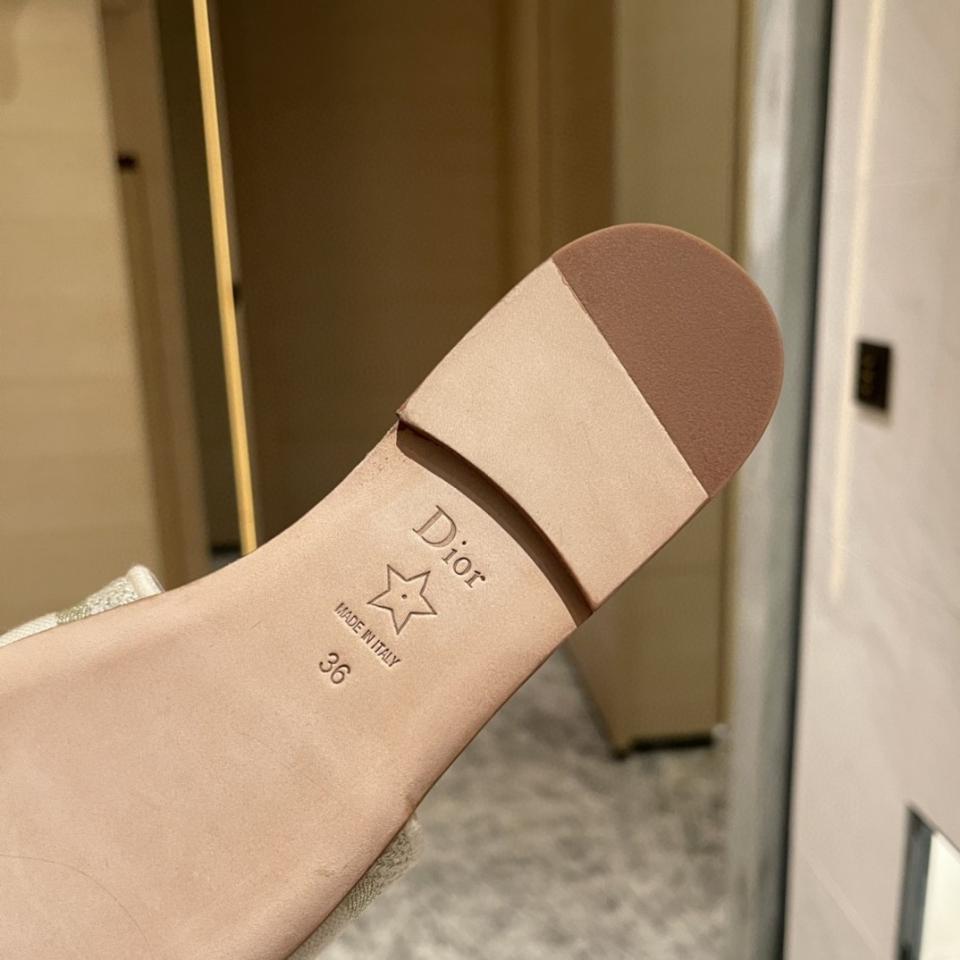 Dior Dway Slide
Deep Blue Embroidered Cotton KCQ166ERC_S56B Sao chép-duoc-ban-tai-HVIP Shoes & Clothes