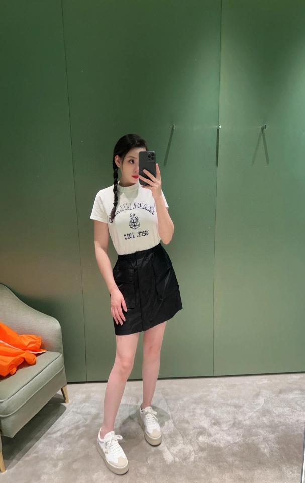 Prada
Re-Nylon miniskirt-duoc-ban-tai-HVIP Shoes & Clothes