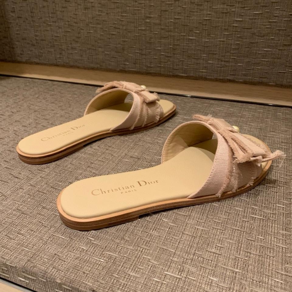Dior Adiorable Slide
Nude Fringed Grosgrain
KCO282GGN -duoc-ban-tai-HVIP Shoes & Clothes