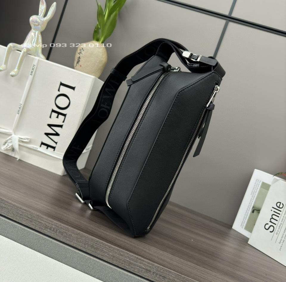 Loewe Convertible Sling in classic calfskin black B777NCNX01 Lw1 -duoc-ban-tai-Hvip Bags & Accessories