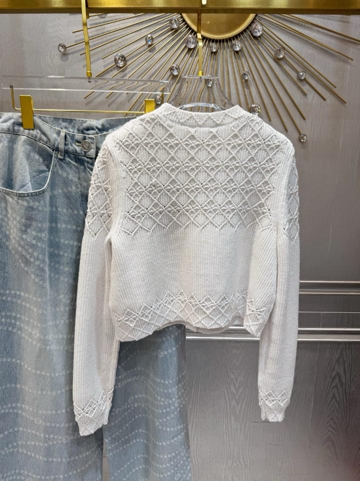 Chanel white cardigan -duoc-ban-tai-HVIP Shoes & Clothes