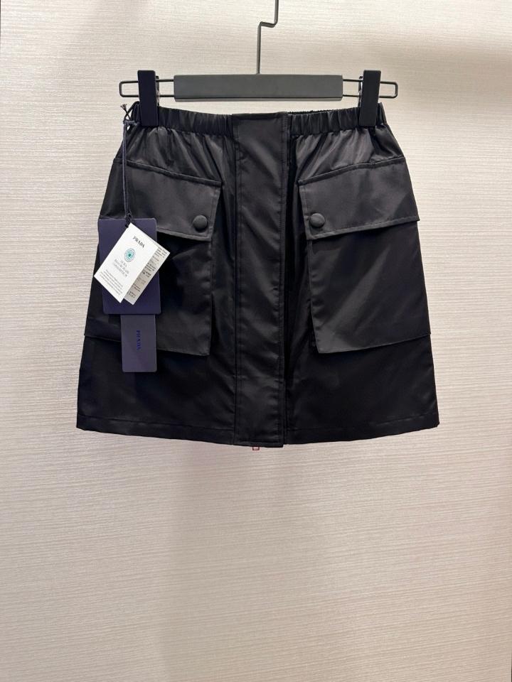 Prada
Re-Nylon miniskirt-duoc-ban-tai-HVIP Shoes & Clothes