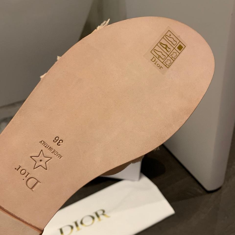 Dior Adiorable Slide
Nude Fringed Grosgrain
KCO282GGN -duoc-ban-tai-HVIP Shoes & Clothes