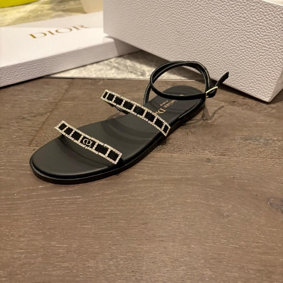 Dior Diorissime Sandal
Black Suede Goatskin and Silver-Tone Strass
KCO237VVV_S900-duoc-ban-tai-HVIP Shoes & Clothes