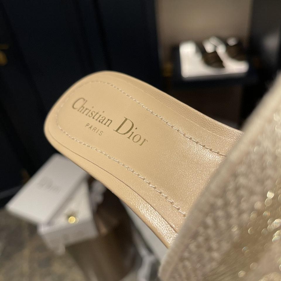 Dior Dway Heeled Slide
Nude Embroidered Cotton KCQ915ERC_S56B Sao chép-duoc-ban-tai-HVIP Shoes & Clothes