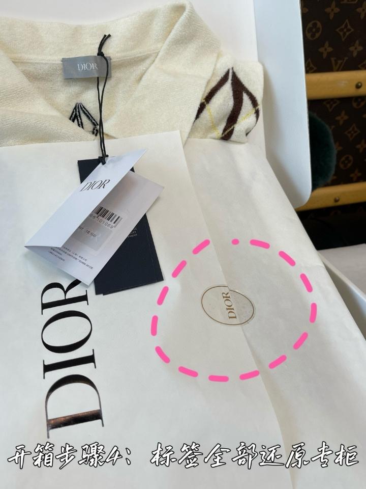Dior CD Diamond Shirt
White Cotton-Blend Intarsia Jersey 593M500A6002_C085-duoc-ban-tai-HVIP Shoes & Clothes
