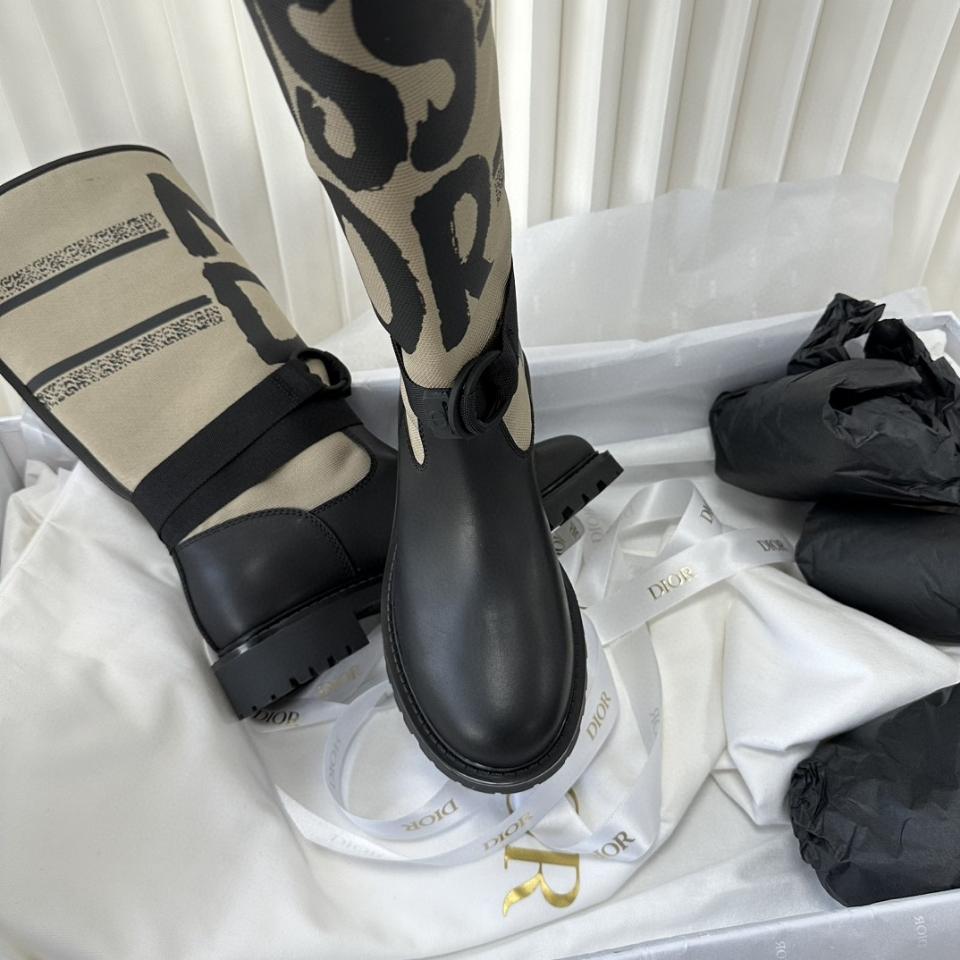 Dior D-Major Boot Warm Taupe Technical Canvas with Black Miss Dior Graffiti Print and Black Calfskin -duoc-ban-tai-Hvip Bags & Accessories