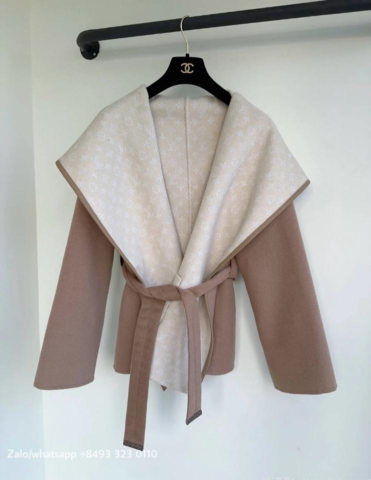 Louis Vuitton 1AFSKE
Reversible Signature Short Hooded Wrap Coat V3-duoc-ban-tai-Hvip Bags & Accessories