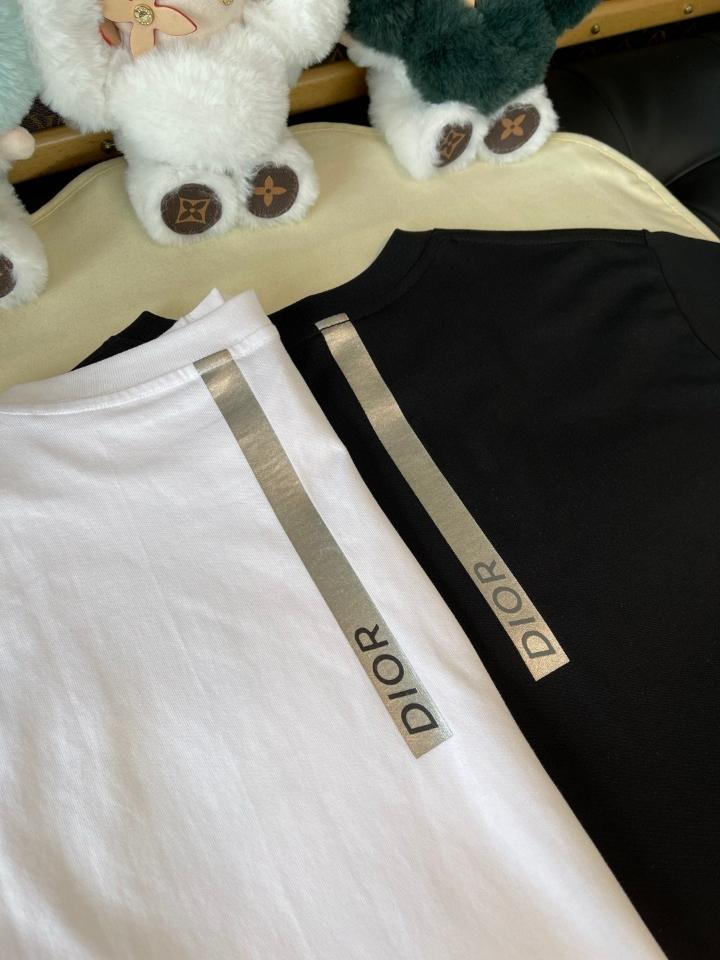 Dior CD Diamond T-Shirt, Relaxed Fit
Black Cotton Jersey 593J696A0554_C980 1-duoc-ban-tai-HVIP Shoes & Clothes