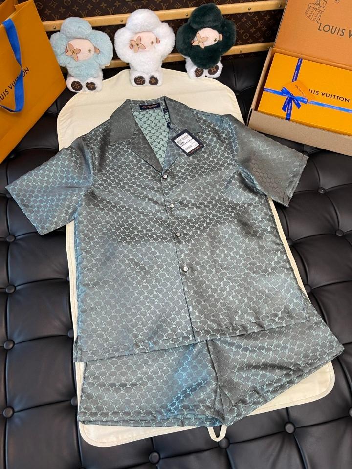 Louis Vuitton 1AFRM9
Áo Sơ Mi-duoc-ban-tai-HVIP Shoes & Clothes