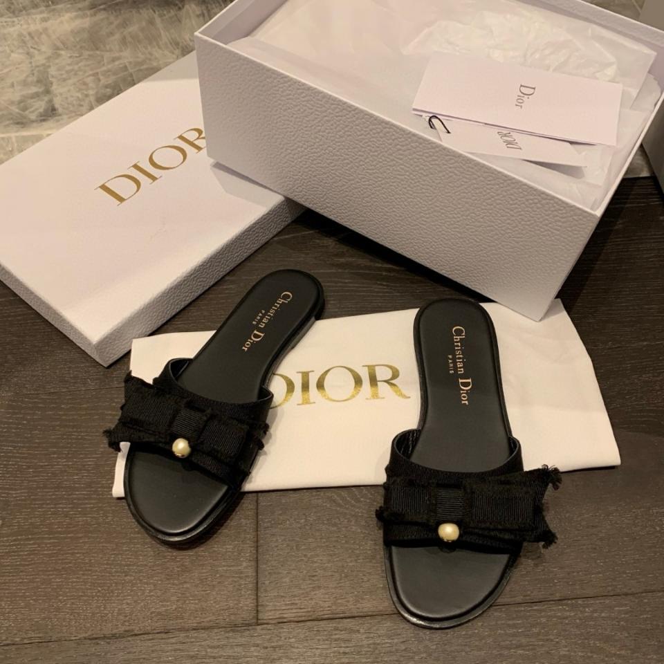 Dior Adiorable Slide
Black Fringed Grosgrain
KCO282GGN-duoc-ban-tai-HVIP Shoes & Clothes