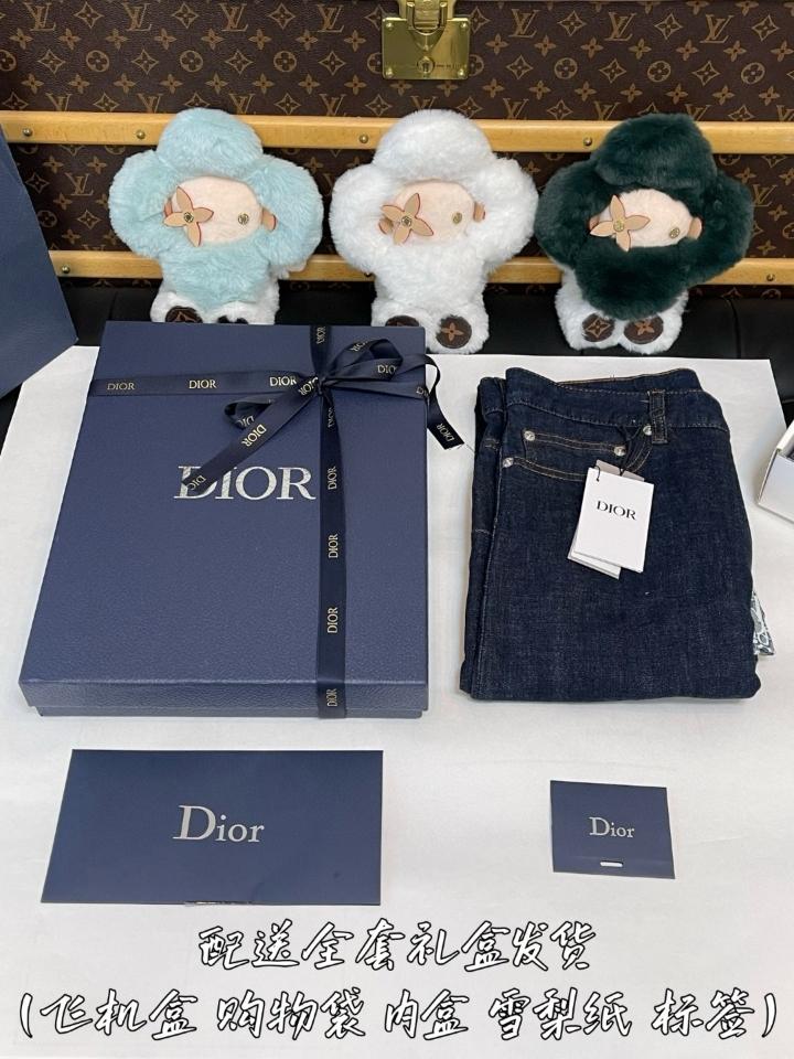 Dior Slim-Fit Dior Oblique Jeans
Blue Raw Cotton Denim 193DS10J374X_C580-duoc-ban-tai-HVIP Shoes & Clothes