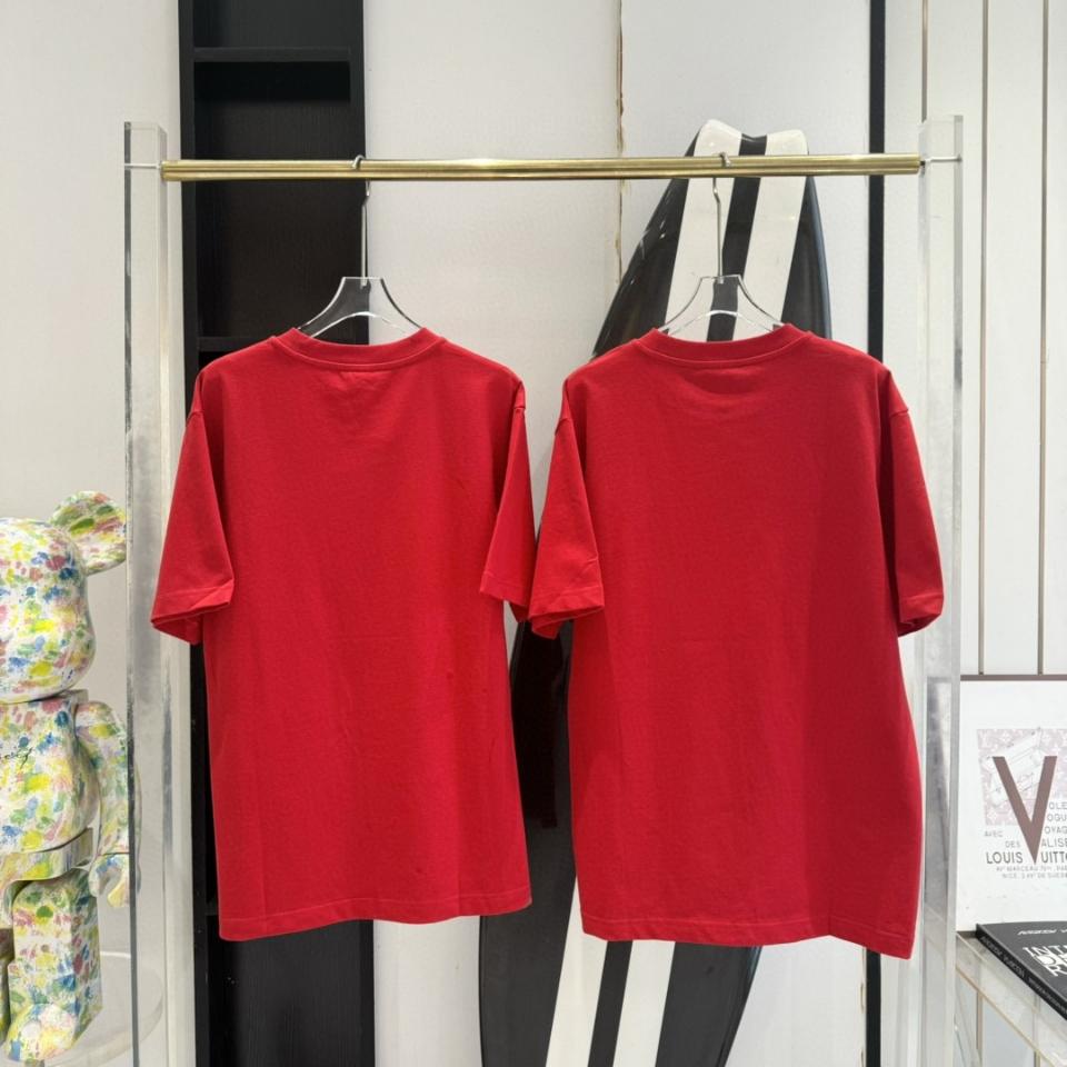 DIOR AND KAWS T-Shirt, Relaxed Fit
Red Cotton Jersey
513J696F0554-duoc-ban-tai-HVIP Shoes & Clothes