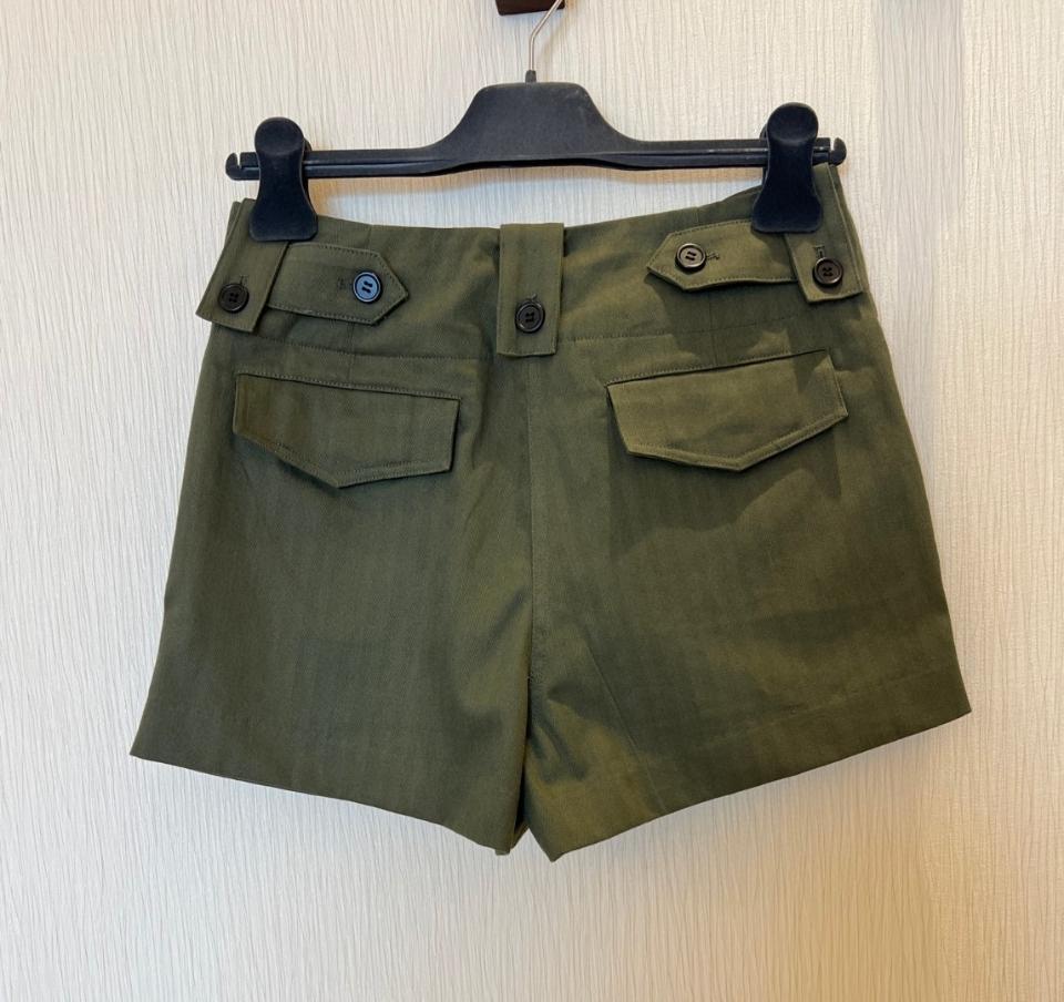 Prada
chevron shorts in khaki green-duoc-ban-tai-HVIP Shoes & Clothes