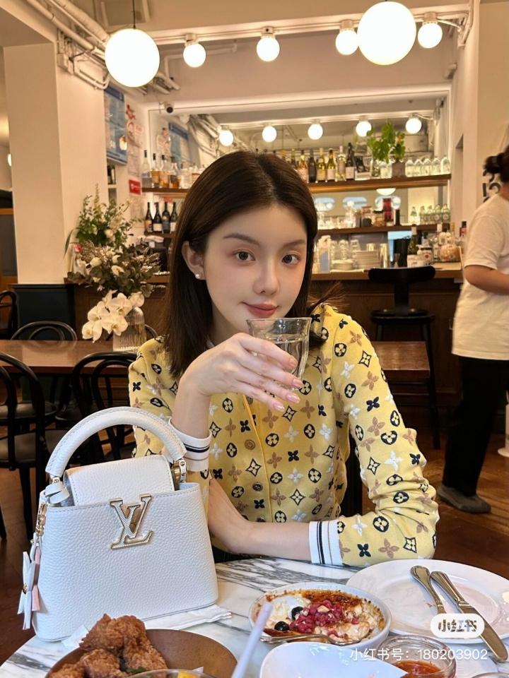 Louis Vuitton 1AFZOF

Monogram Kaleidoscope Cardigan

V4-duoc-ban-tai-Hvip Bags & Accessories