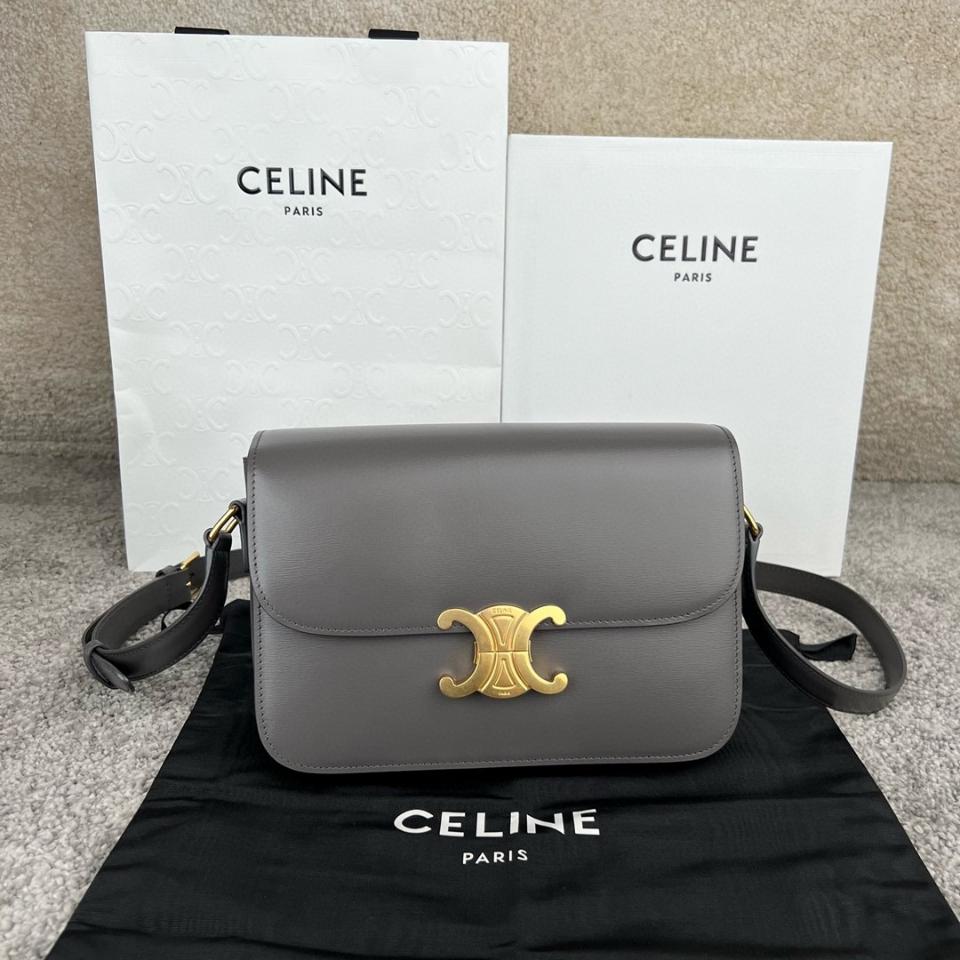 CELINE CLASSIQUE TRIOMPHE BAG IN SHINY CALFSKIN
ZINC 187363BF4.08ZC-duoc-ban-tai-Hvip Bags & Accessories