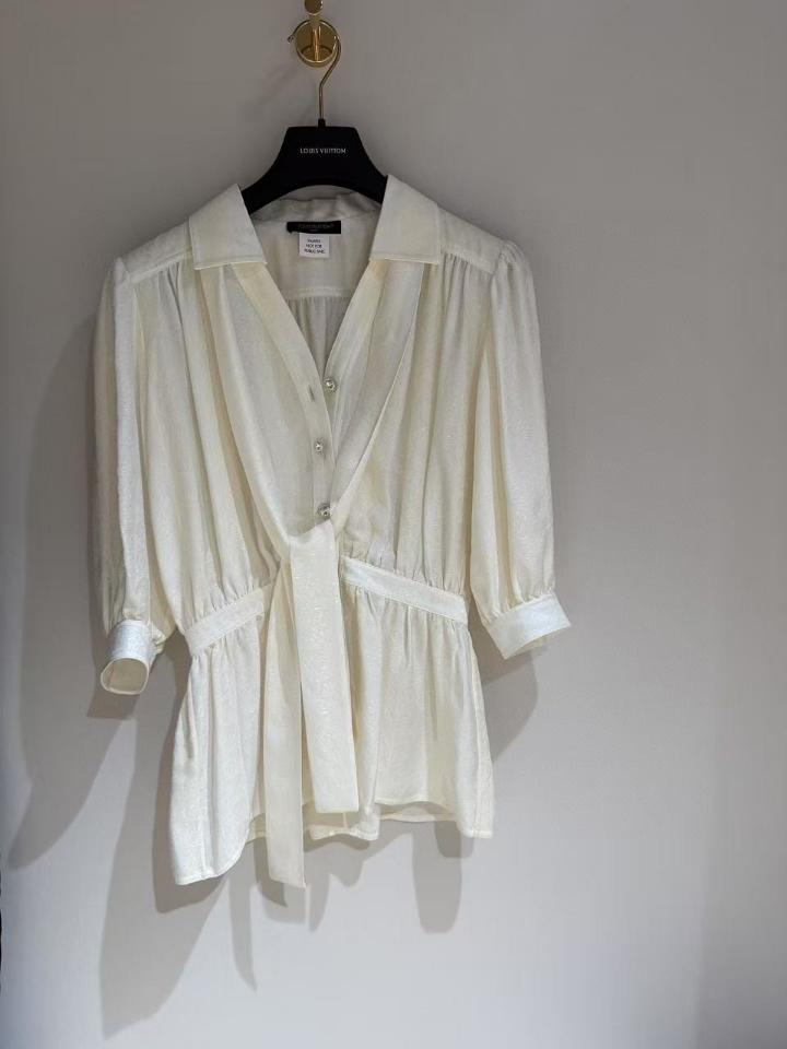 Louis Vuitton 1AHF92
Fashion Show
Puff Sleeve Jacquard Blouse-duoc-ban-tai-HVIP Shoes & Clothes