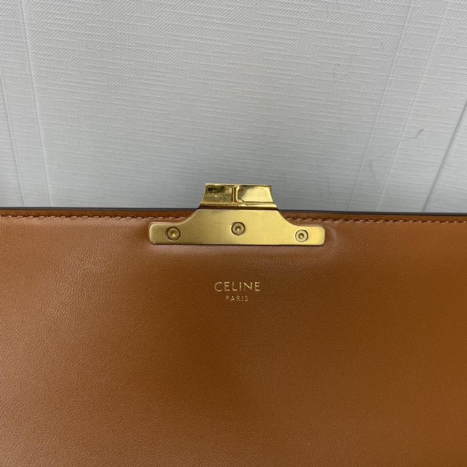 CELINE CHAIN SHOULDER BAG  IN TRIOMPHE CANVAS 
Tan 197412-duoc-ban-tai-Hvip Bags & Accessories