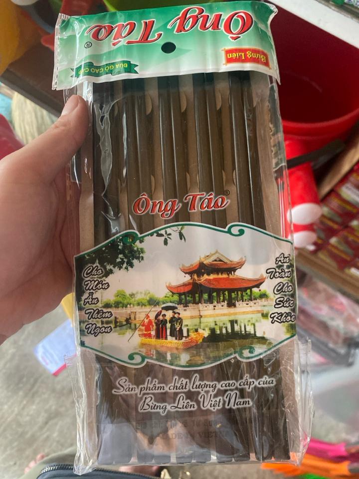 Đũa đen-duoc-ban-tai-HOÀNG HOA