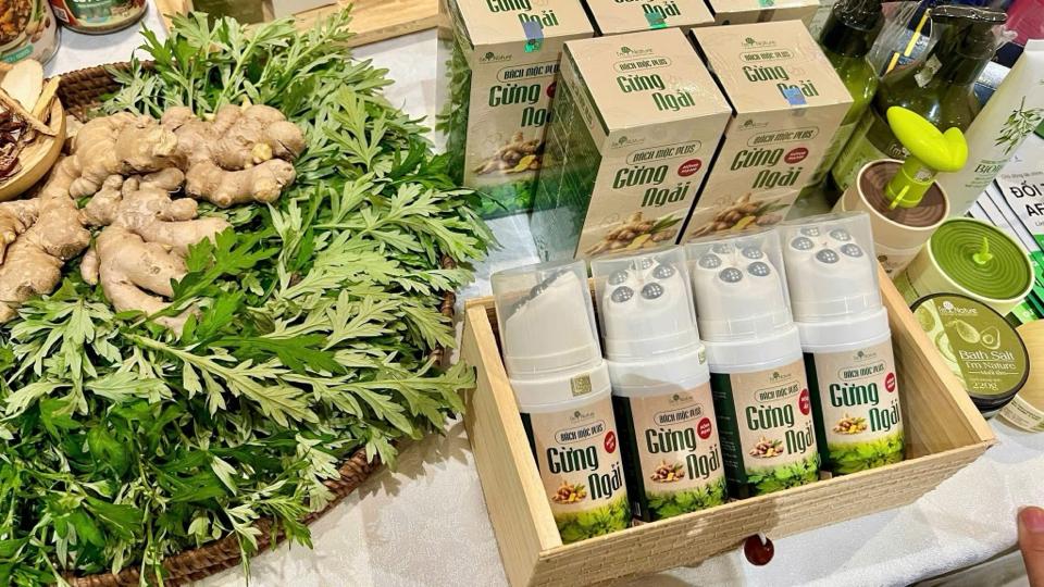 Con lăn Bách Mộc Plus Nóng Ấm-duoc-ban-tai-Lan Phương