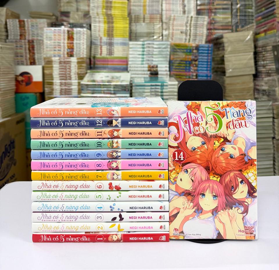 Nhà có 5 nàng dâu full bộ ( bản in đầu, 2-6 bìa đb, 14 seal - kèm 4 pk )-duoc-ban-tai-Trần Nam - Tiệm Manga chút ét