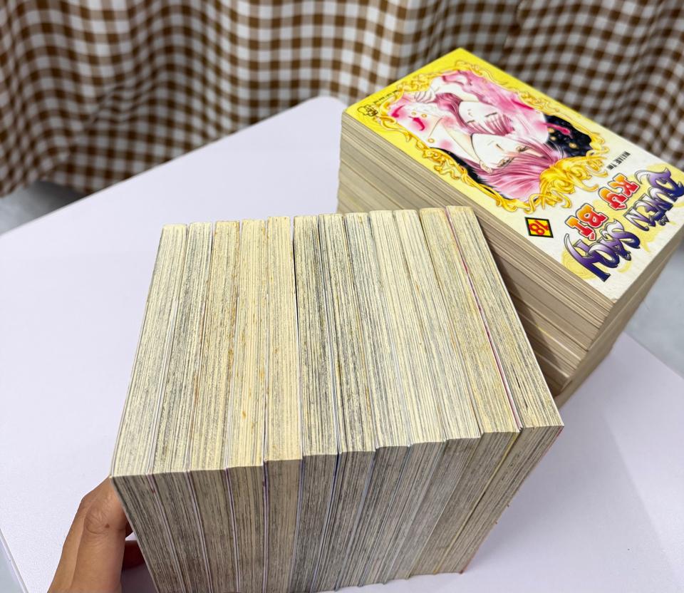 Quyển sách kì bí full 2 phần ( P1 xuôi , P2 ngược ) -duoc-ban-tai-Trần Nam - Tiệm Manga chút ét