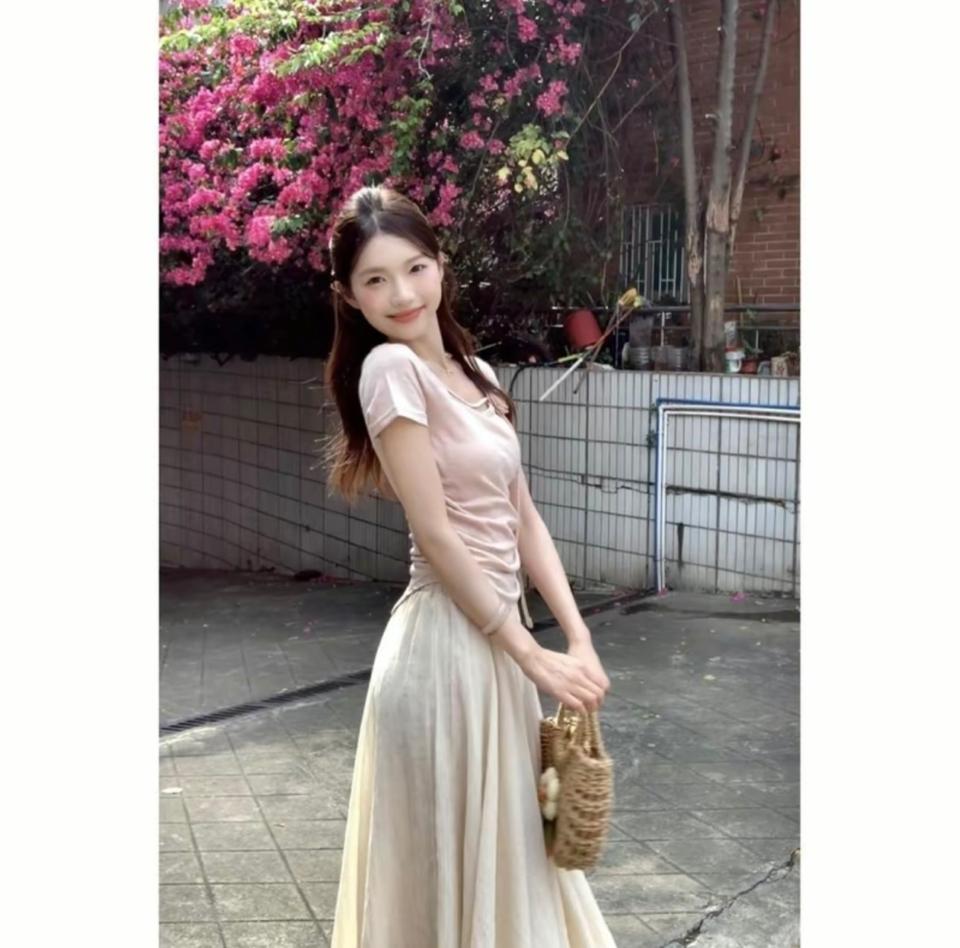 Áo rút dây hoa hồng+ quần váy xoè -duoc-ban-tai-YUAN HOU