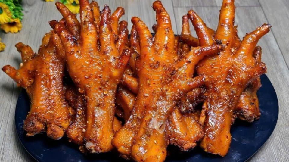 Chân Gà nướng đà lạt-duoc-ban-tai-Tiệm Bánh Hoàng Tử 1993
